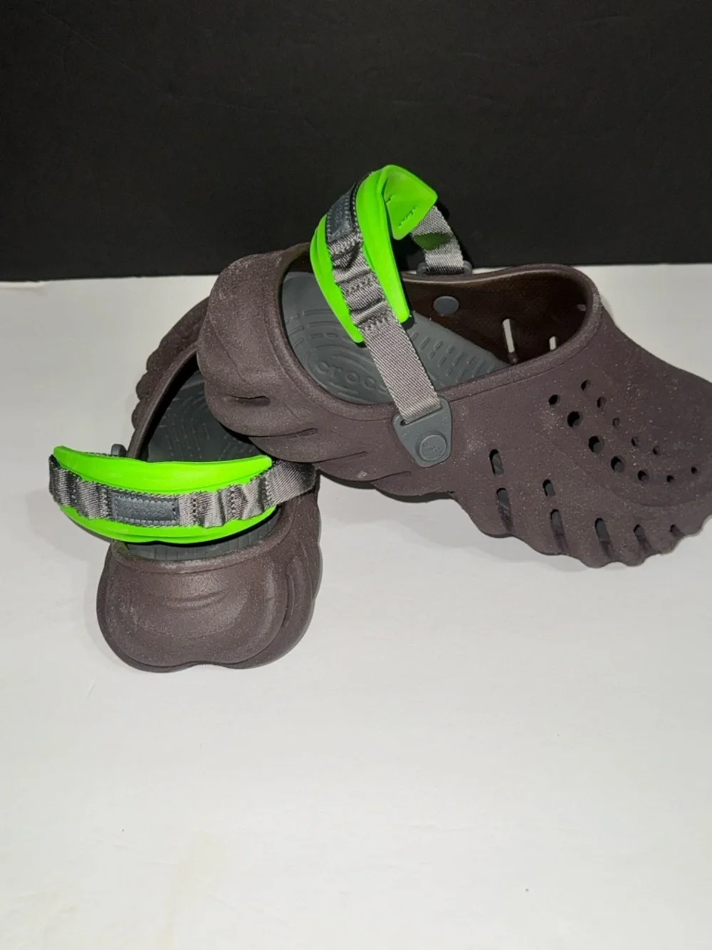 Crocs Unisex I Echo Clog I Slip-On I Neon Strap
